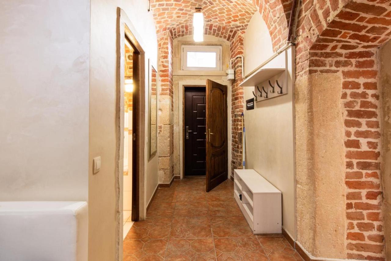 Spirit Of Old Lviv Apartment Main Square Екстериор снимка